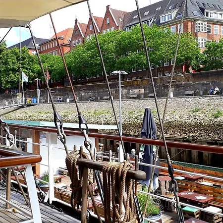 Alexander Von Humboldt - Schiff Hotel *