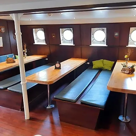 Alexander Von Humboldt - Schiff Hotel *