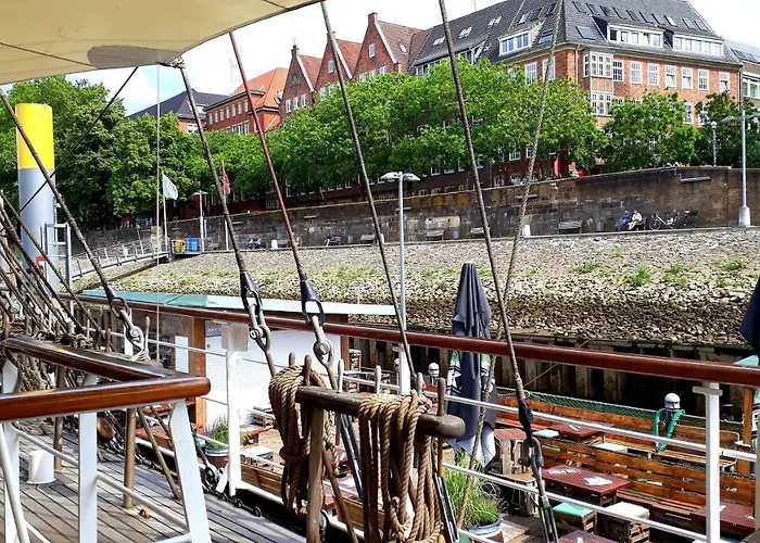 Alexander Von Humboldt - Schiff Hotel *